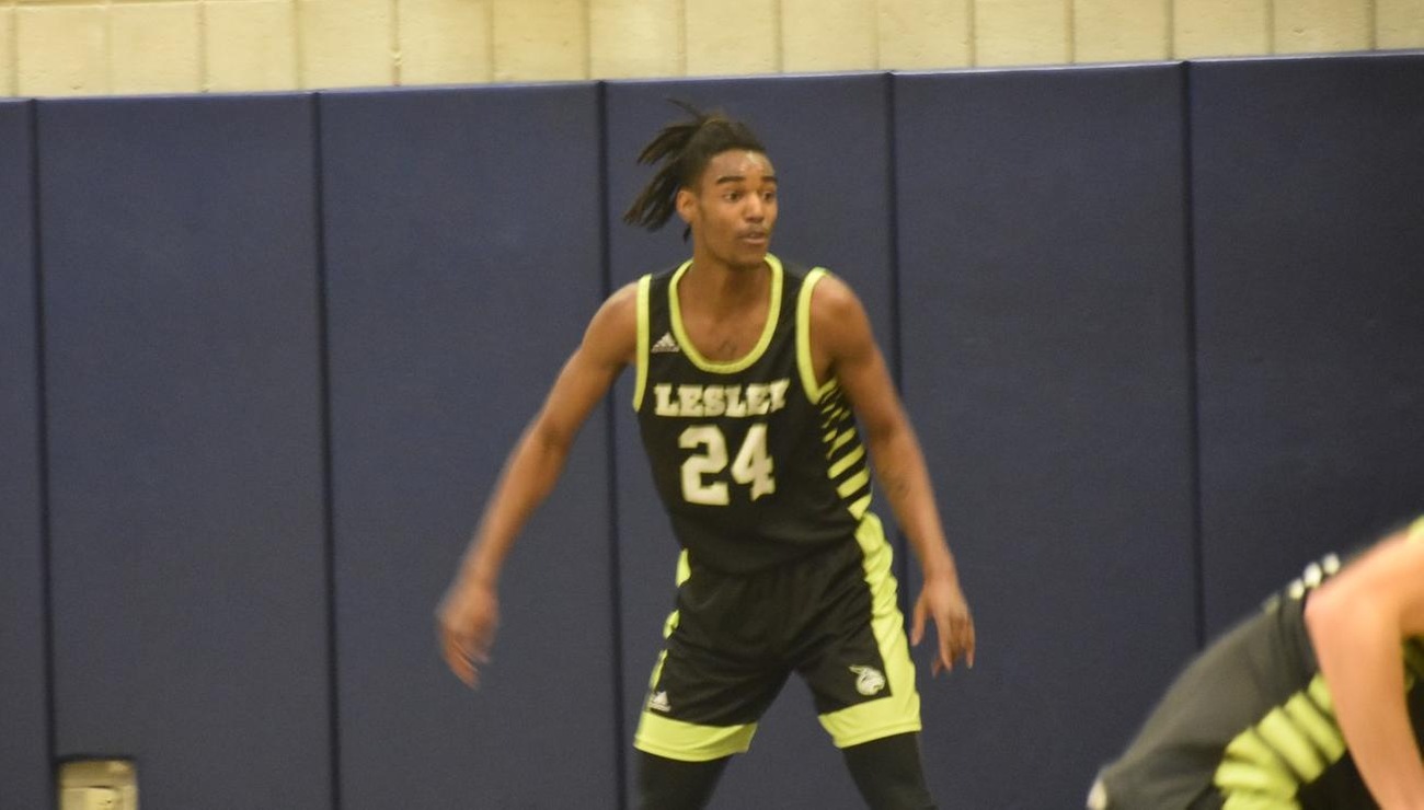 Lynx Struggle Against Amherst Mammoths