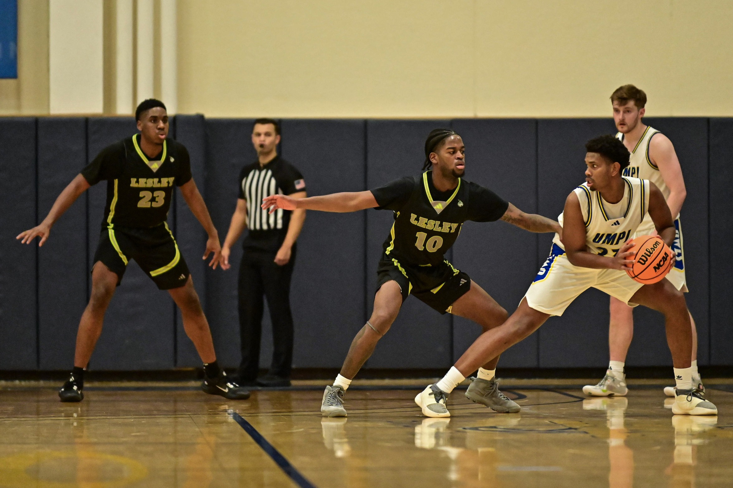 Men's Basketball Splits Weekend Matchups with UMPI for First NAC Win of the Season