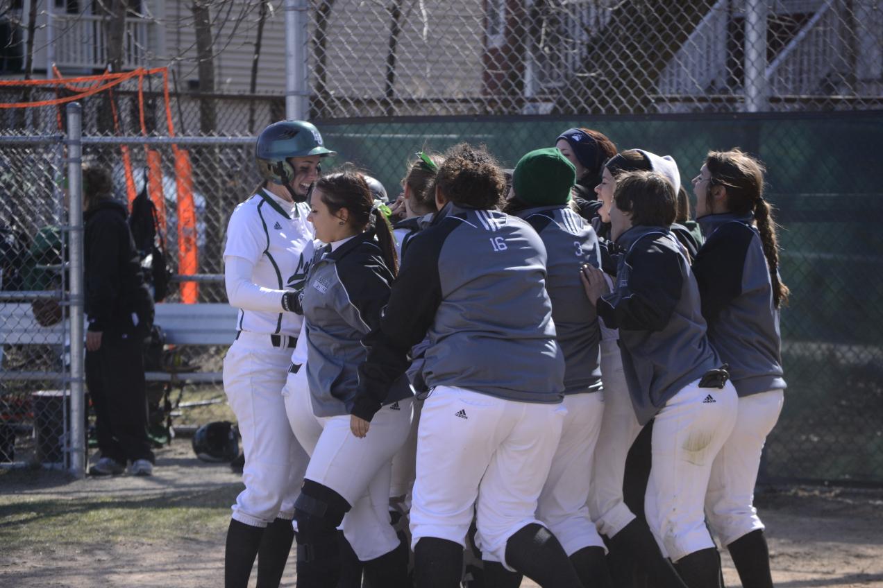 Thayer's Double Lifts Lynx to DH Sweep of Rams