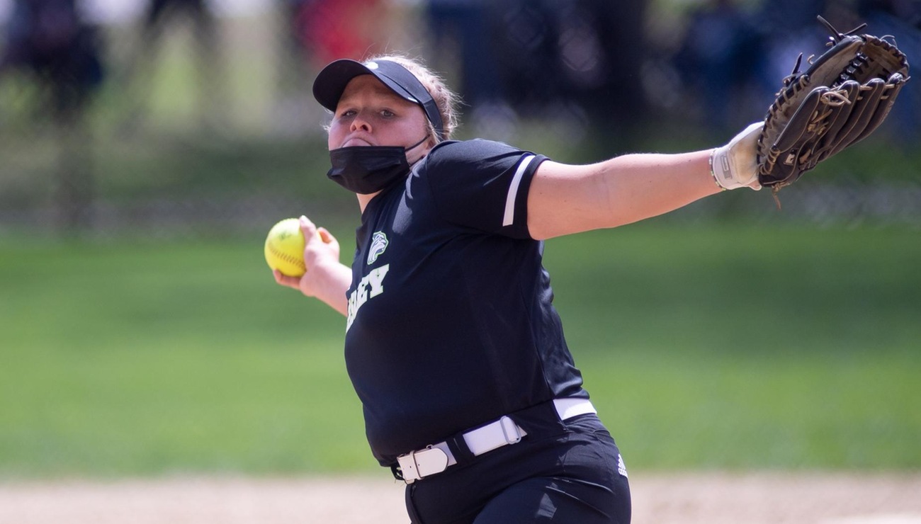 Mecklenburg's Shutout, Day's No Hitter Lift Lynx Over Badgers