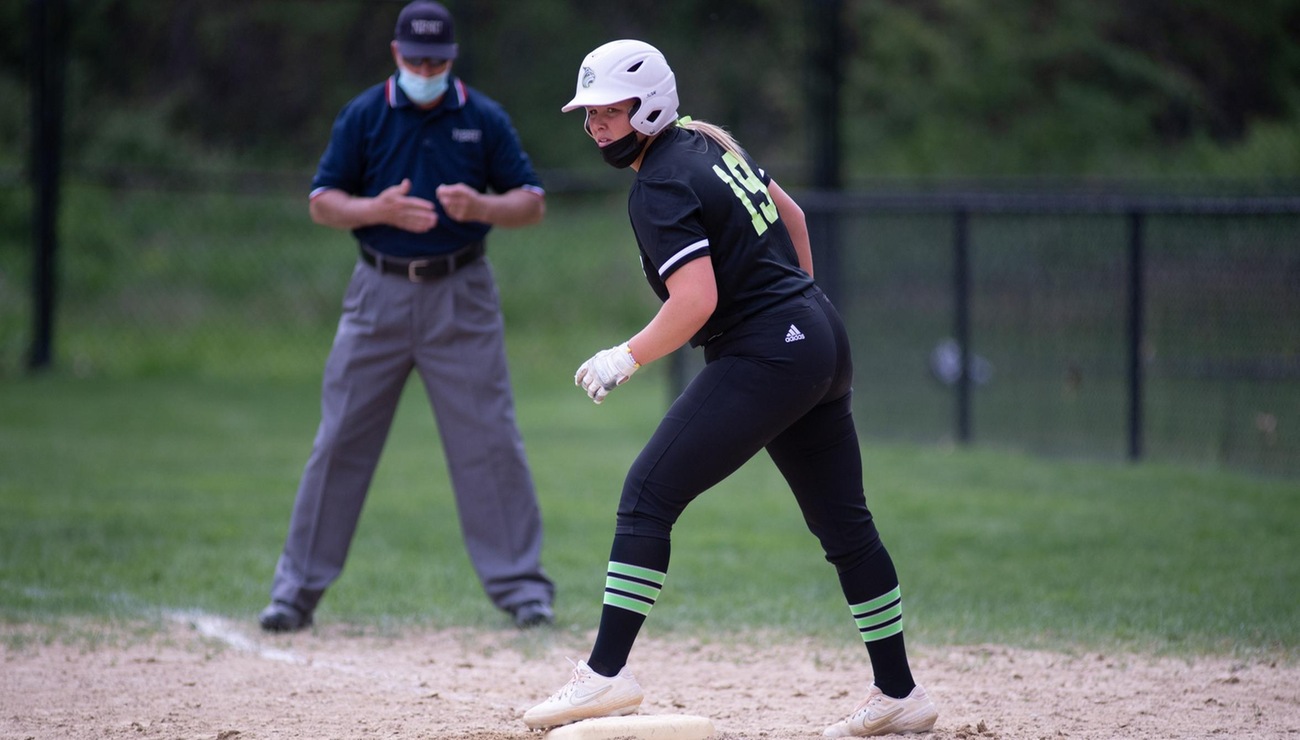 Two Blowouts Lead to Lynx Splitting DH With UMass-Boston