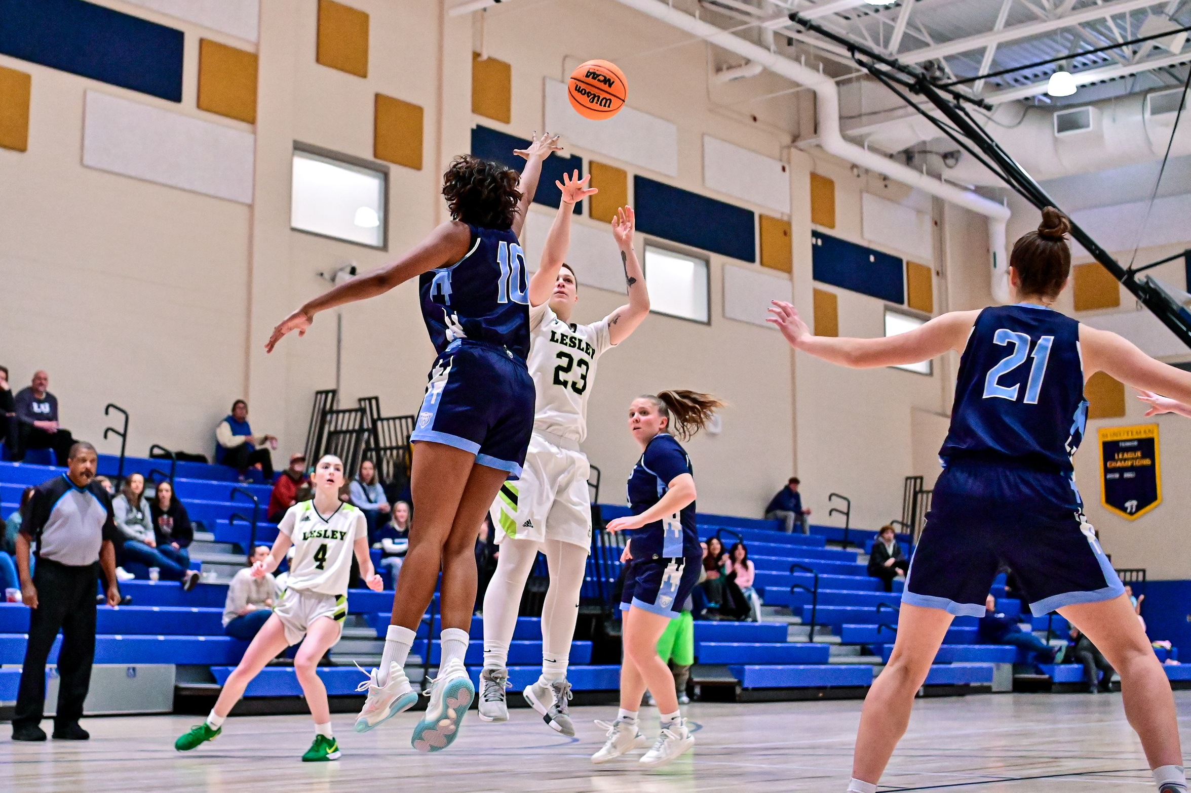 Women's Basketball Wins Thriller vs. Mt. Holyoke, 63-58