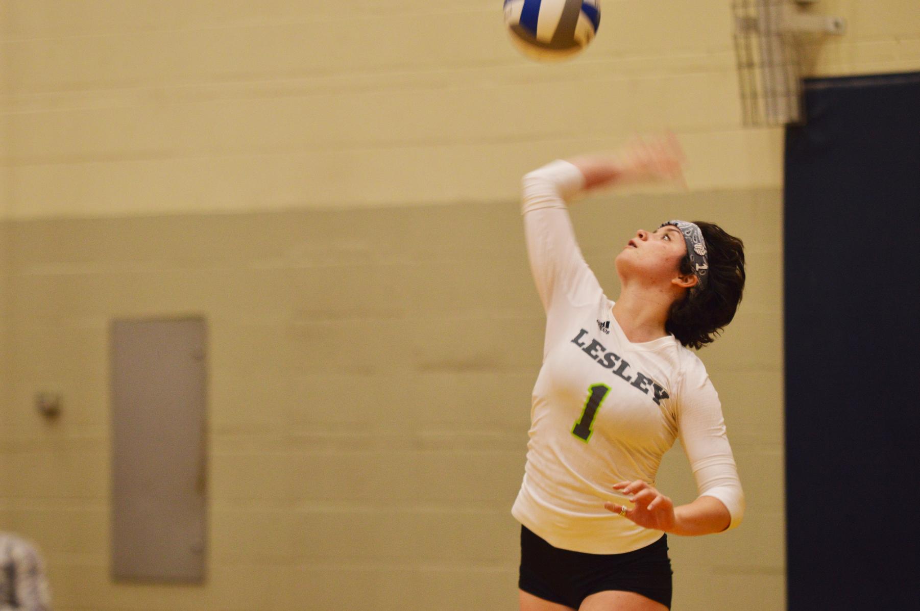 Simmons Edges Women's Volleyball