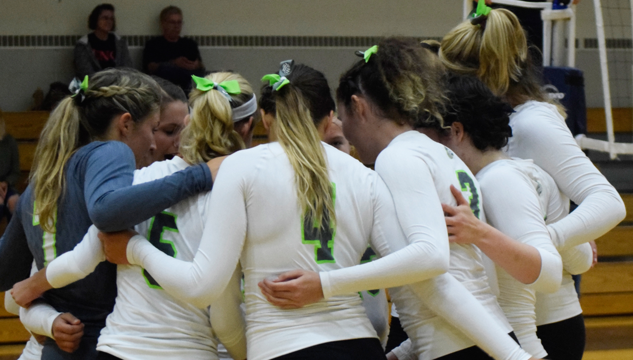 Women's Volleyball Scratches Past Lions