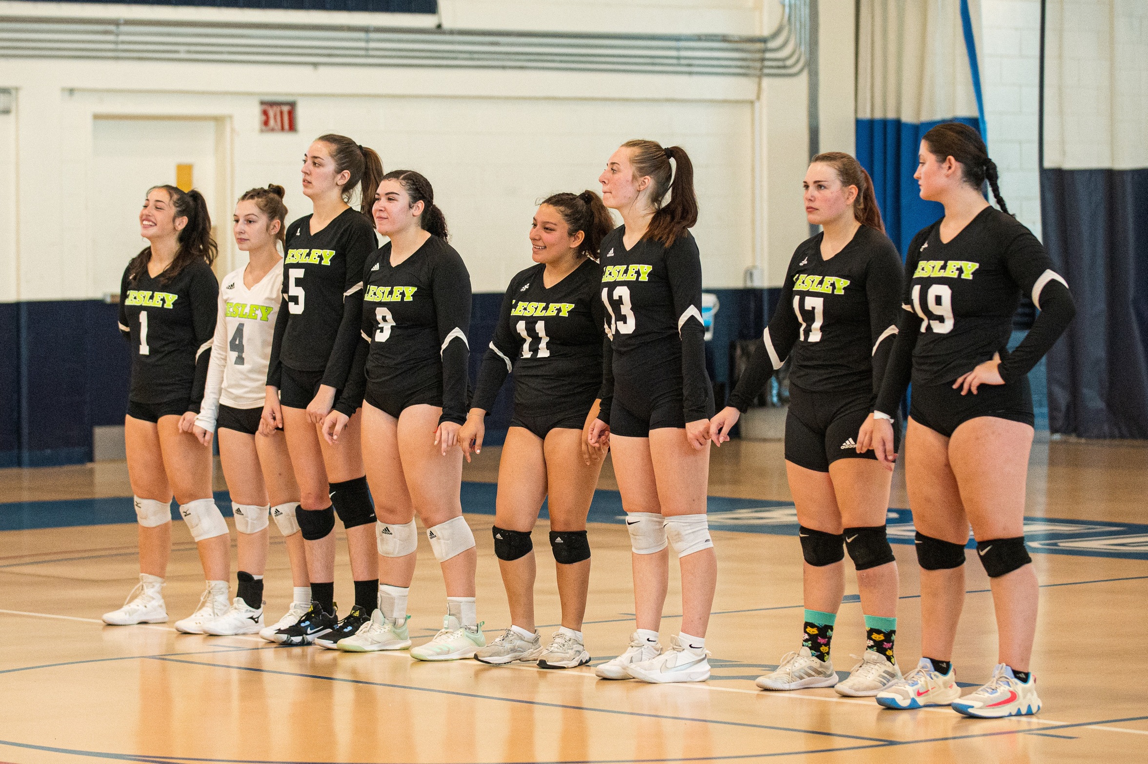 Women's Volleyball Falls to Maine Maritime in Conference Doubleheader