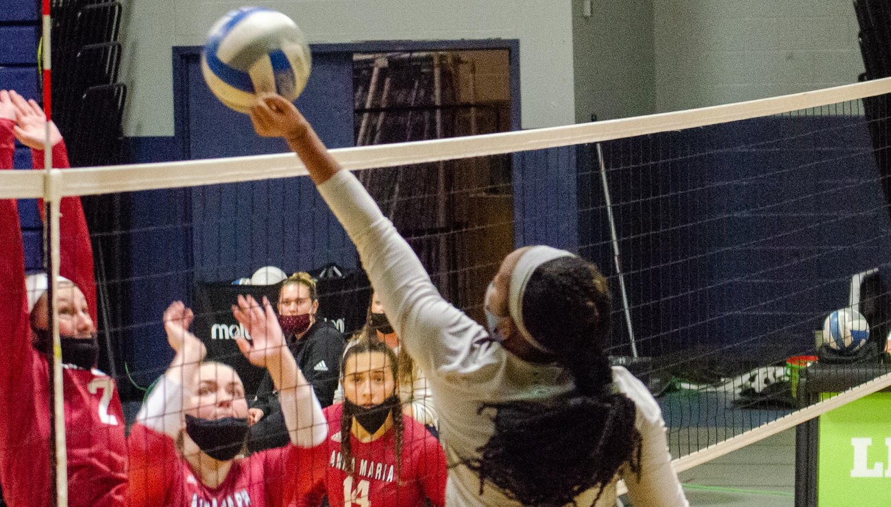 Women's Volleyball Loses to NEC in NECC Semifinal