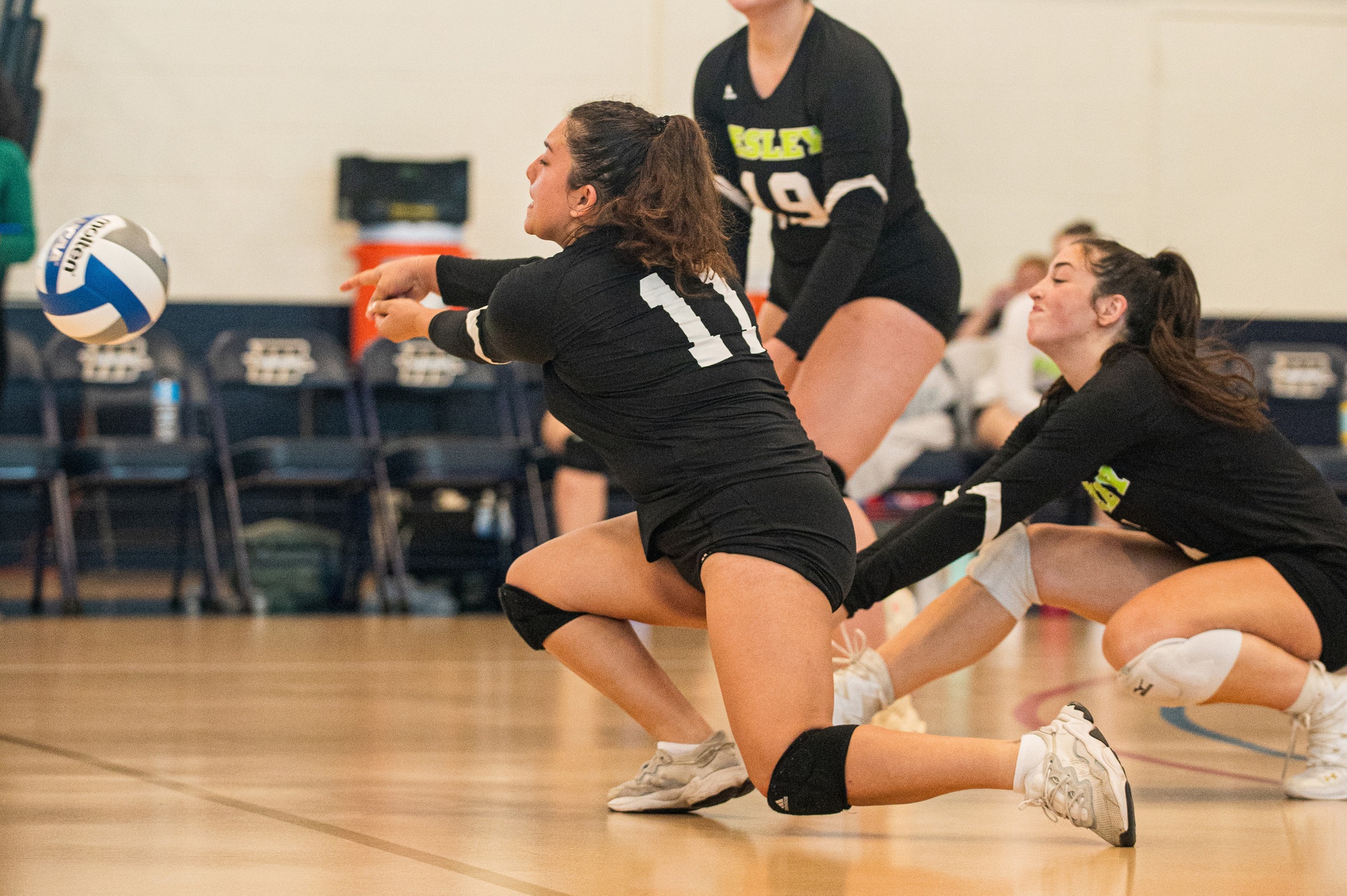 Women's Volleyball Swept by Bears in Non-Conference Matchup